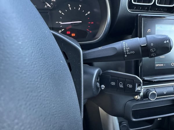 Photo de la voiture CITROEN C3 AIRCROSS BlueHDi 100 BVM5 Shine