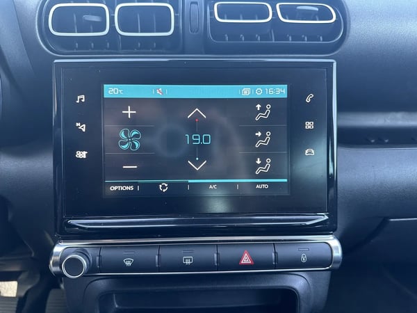 Photo de la voiture CITROEN C3 AIRCROSS BlueHDi 100 BVM5 Shine