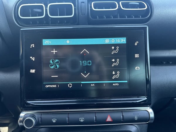 Photo de la voiture CITROEN C3 AIRCROSS BlueHDi 100 BVM5 Shine