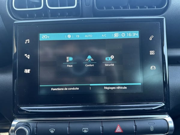 Photo de la voiture CITROEN C3 AIRCROSS BlueHDi 100 BVM5 Shine