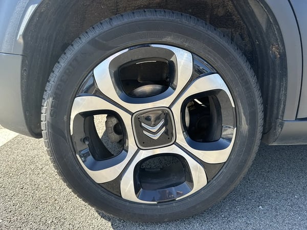 Photo de la voiture CITROEN C3 AIRCROSS BlueHDi 100 BVM5 Shine