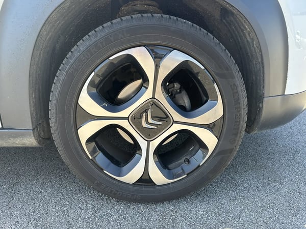 Photo de la voiture CITROEN C3 AIRCROSS BlueHDi 100 BVM5 Shine