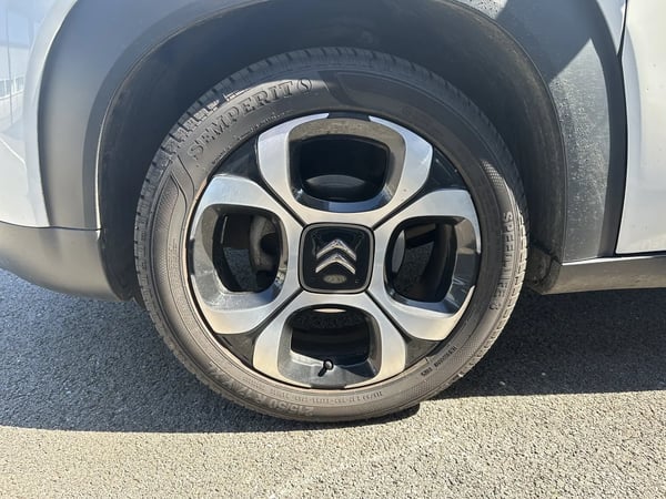Photo de la voiture CITROEN C3 AIRCROSS BlueHDi 100 BVM5 Shine