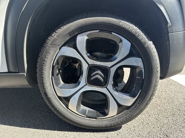 Photo de la voiture CITROEN C3 AIRCROSS BlueHDi 100 BVM5 Shine
