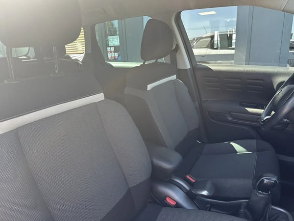 Photo de la voiture CITROEN C3 AIRCROSS BlueHDi 100 BVM5 Shine
