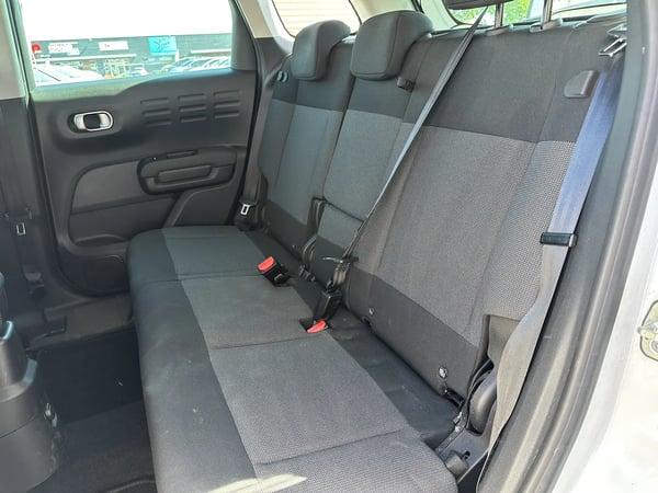 Photo de la voiture CITROEN C3 AIRCROSS BlueHDi 100 BVM5 Shine