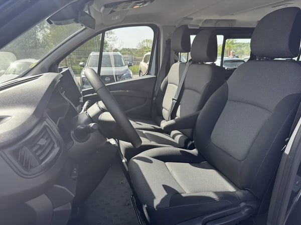Photo de la voiture RENAULT TRAFIC L2 dCi 150 Energy S&S Zen
