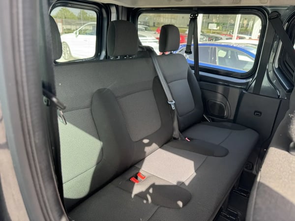 Photo de la voiture RENAULT TRAFIC L2 dCi 150 Energy S&S Zen