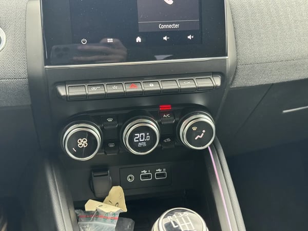 Photo de la voiture RENAULT CLIO V TCe 90 Techno