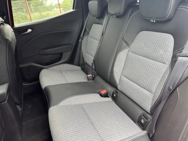Photo de la voiture RENAULT CLIO V TCe 90 Techno