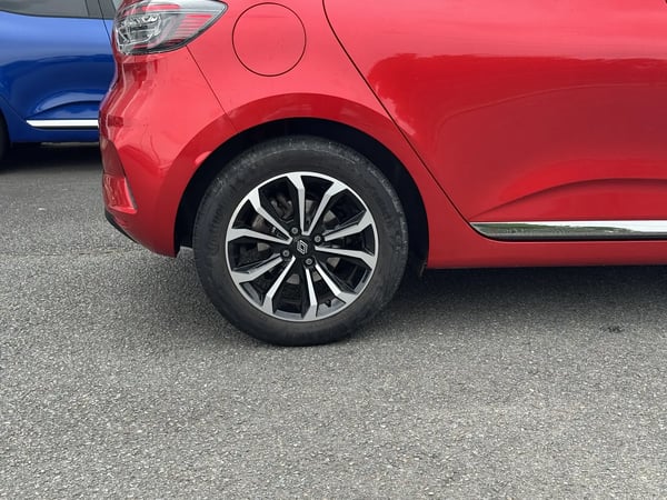 Photo de la voiture RENAULT CLIO V TCe 90 Techno