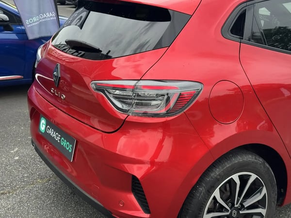 Photo de la voiture RENAULT CLIO V TCe 90 Techno