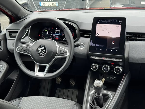 Photo de la voiture RENAULT CLIO V TCe 90 Techno