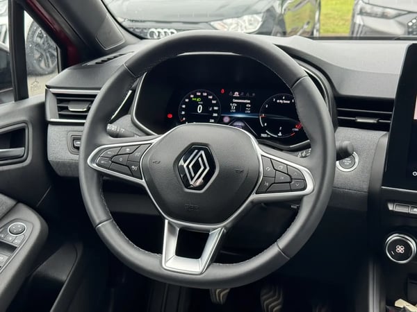 Photo de la voiture RENAULT CLIO V TCe 90 Techno