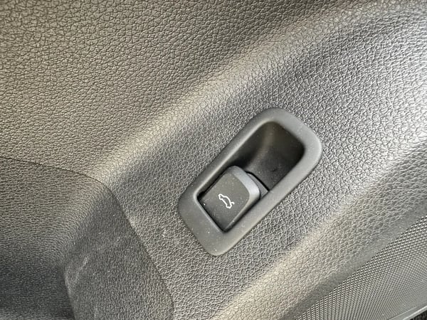 Photo de la voiture AUDI Q2 30 TDI 116 S tronic 7 S LINE