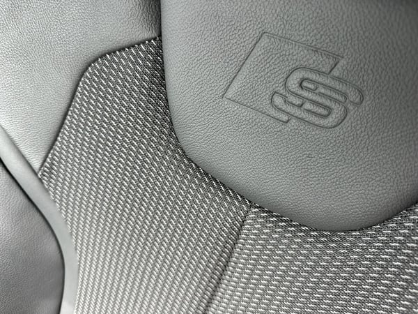 Photo de la voiture AUDI Q2 30 TDI 116 S tronic 7 S LINE
