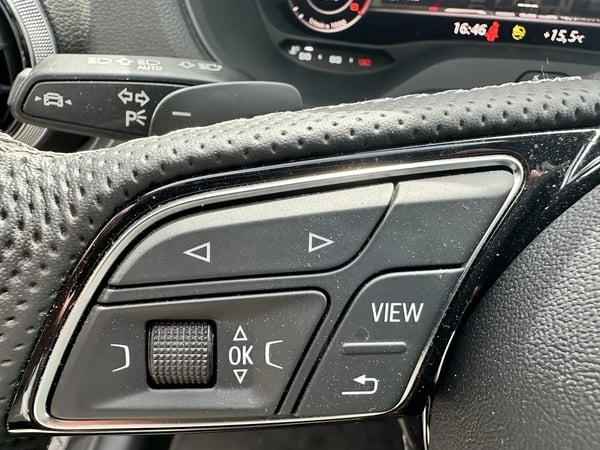 Photo de la voiture AUDI Q2 30 TDI 116 S tronic 7 S LINE