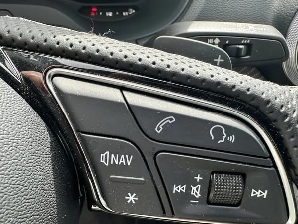 Photo de la voiture AUDI Q2 30 TDI 116 S tronic 7 S LINE