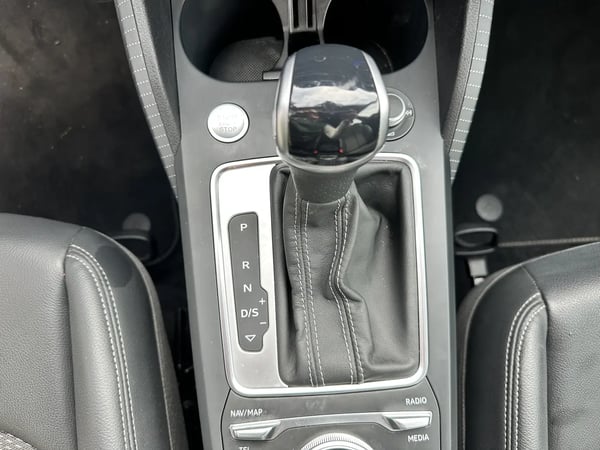 Photo de la voiture AUDI Q2 30 TDI 116 S tronic 7 S LINE