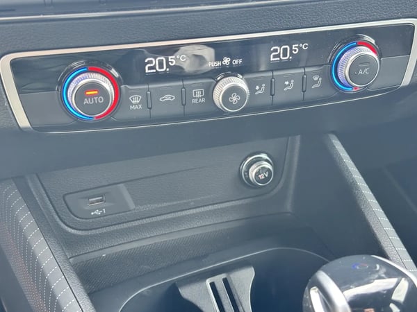 Photo de la voiture AUDI Q2 30 TDI 116 S tronic 7 S LINE