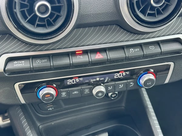 Photo de la voiture AUDI Q2 30 TDI 116 S tronic 7 S LINE