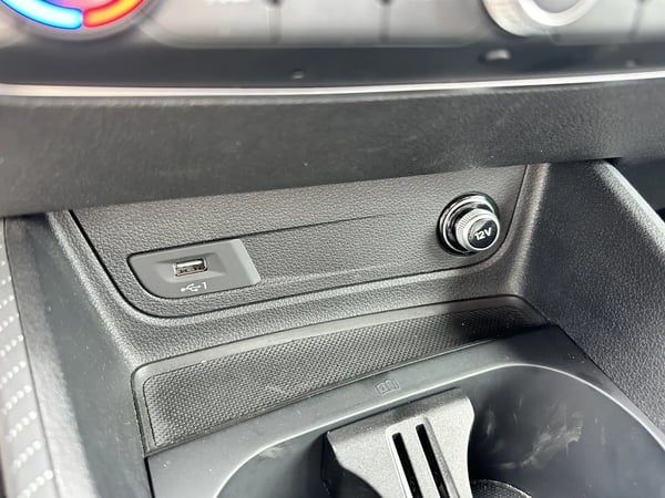 Photo de la voiture AUDI Q2 30 TDI 116 S tronic 7 S LINE