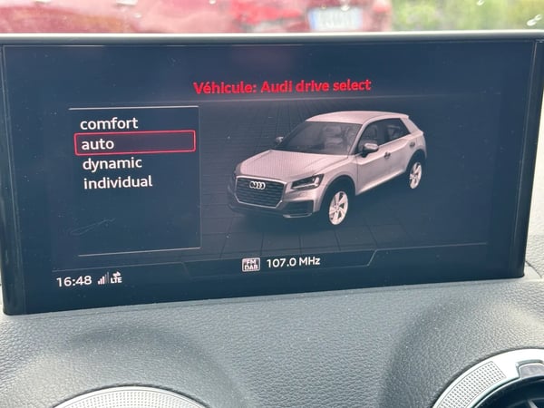 Photo de la voiture AUDI Q2 30 TDI 116 S tronic 7 S LINE