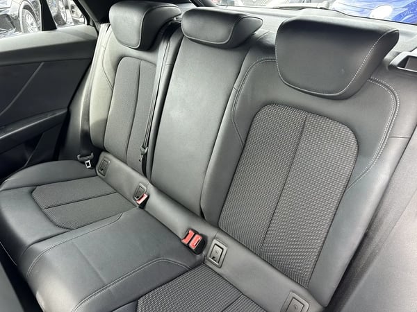 Photo de la voiture AUDI Q2 30 TDI 116 S tronic 7 S LINE