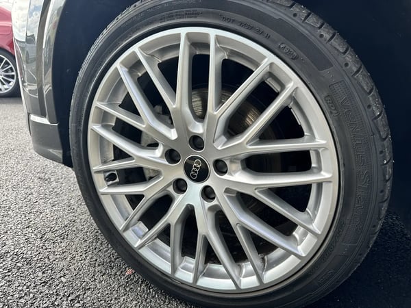 Photo de la voiture AUDI Q2 30 TDI 116 S tronic 7 S LINE