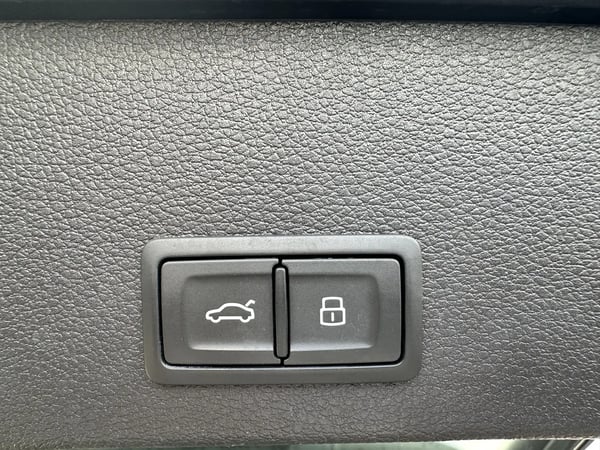Photo de la voiture AUDI Q2 30 TDI 116 S tronic 7 S LINE