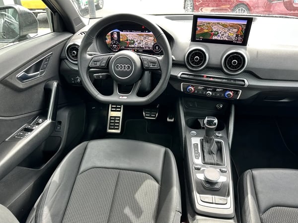 Photo de la voiture AUDI Q2 30 TDI 116 S tronic 7 S LINE
