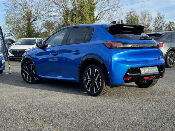 Photo de la voiture PEUGEOT 208 Hybrid 100 e-DCS6 GT