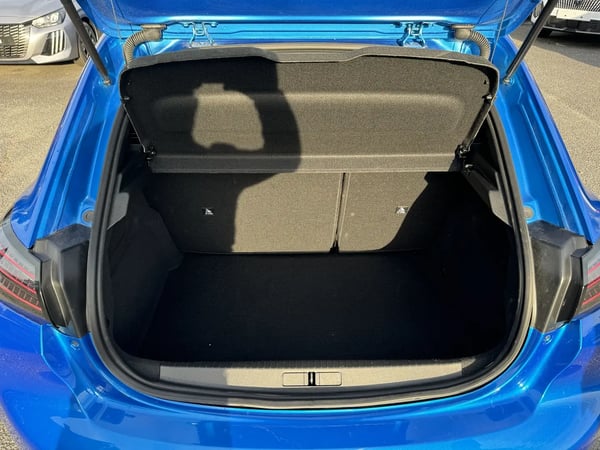 Photo de la voiture PEUGEOT 208 Hybrid 100 e-DCS6 GT