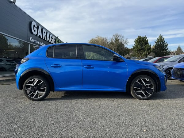 Photo de la voiture PEUGEOT 208 Hybrid 100 e-DCS6 GT