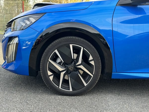 Photo de la voiture PEUGEOT 208 Hybrid 100 e-DCS6 GT