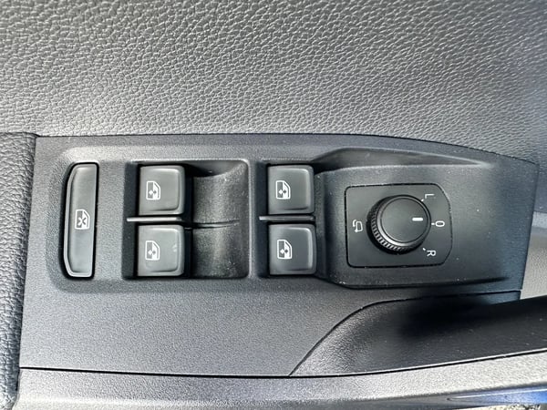 Photo de la voiture SEAT ARONA 1.0 TSI 110 ch Start/Stop BVM6 Style Business