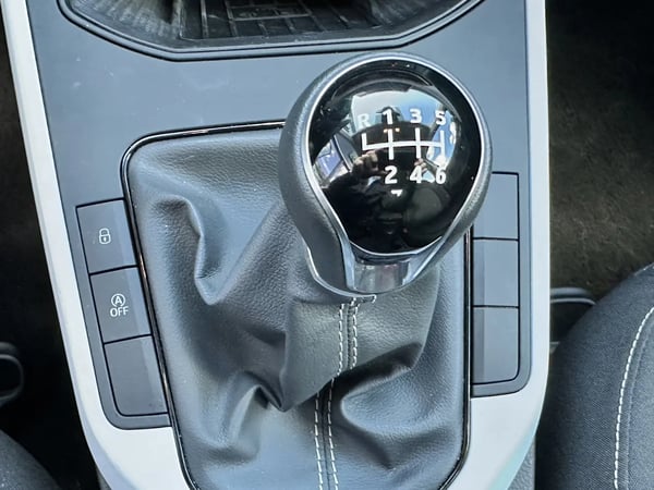 Photo de la voiture SEAT ARONA 1.0 TSI 110 ch Start/Stop BVM6 Style Business