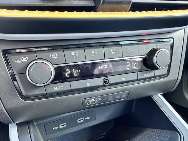 Photo de la voiture SEAT ARONA 1.0 TSI 110 ch Start/Stop BVM6 Style Business