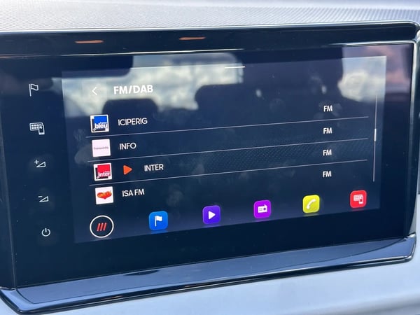 Photo de la voiture SEAT ARONA 1.0 TSI 110 ch Start/Stop BVM6 Style Business
