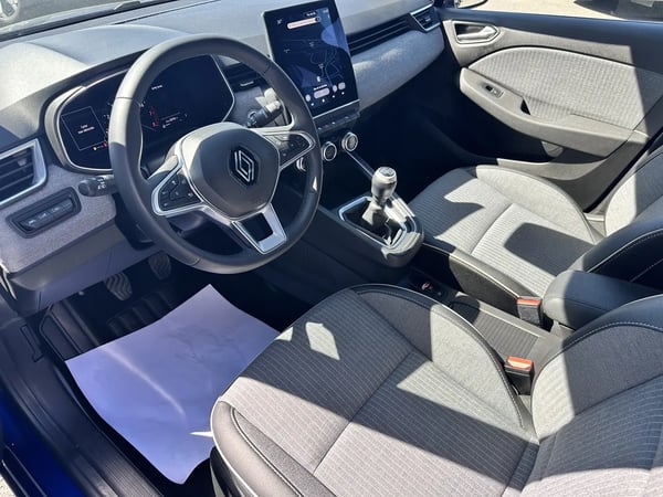 Photo de la voiture RENAULT CLIO V TCe 90 Techno