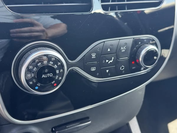 Photo de la voiture RENAULT CLIO IV TCe 90 Energy eco2 Intens