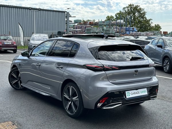 Photo de la voiture PEUGEOT 308 PureTech 130ch S&S EAT8 GT