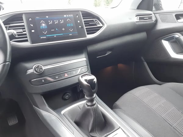 Photo de la voiture PEUGEOT 308 PureTech 110ch S&S BVM6 Allure Pack