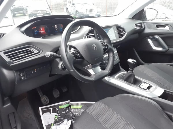 Photo de la voiture PEUGEOT 308 PureTech 110ch S&S BVM6 Allure Pack