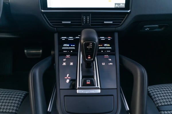 Photo de la voiture PORSCHE CAYENNE COUPE 4.0 V8 550 ch Tiptronic BVA Turbo