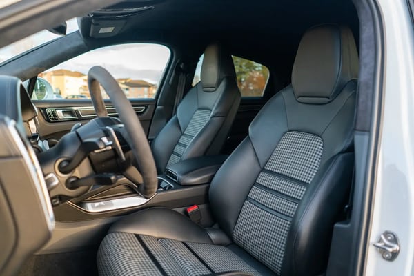 Photo de la voiture PORSCHE CAYENNE COUPE 4.0 V8 550 ch Tiptronic BVA Turbo