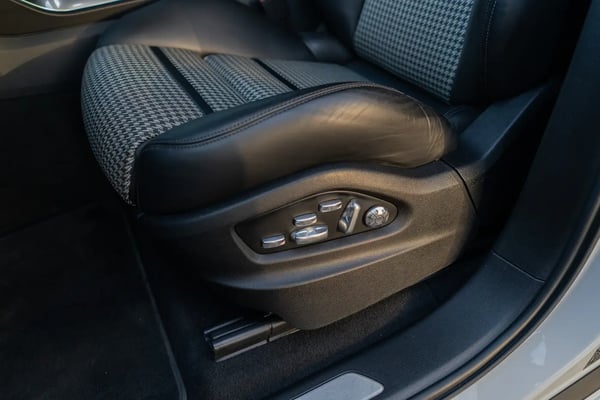 Photo de la voiture PORSCHE CAYENNE COUPE 4.0 V8 550 ch Tiptronic BVA Turbo