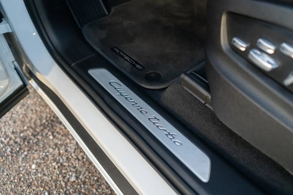 Photo de la voiture PORSCHE CAYENNE COUPE 4.0 V8 550 ch Tiptronic BVA Turbo