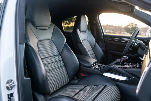 Photo de la voiture PORSCHE CAYENNE COUPE 4.0 V8 550 ch Tiptronic BVA Turbo