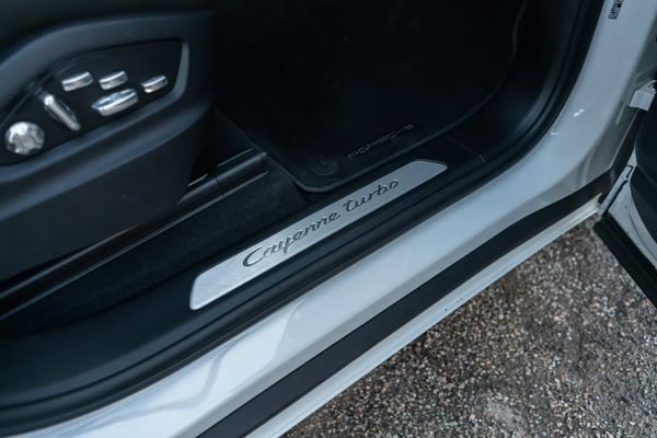 Photo de la voiture PORSCHE CAYENNE COUPE 4.0 V8 550 ch Tiptronic BVA Turbo